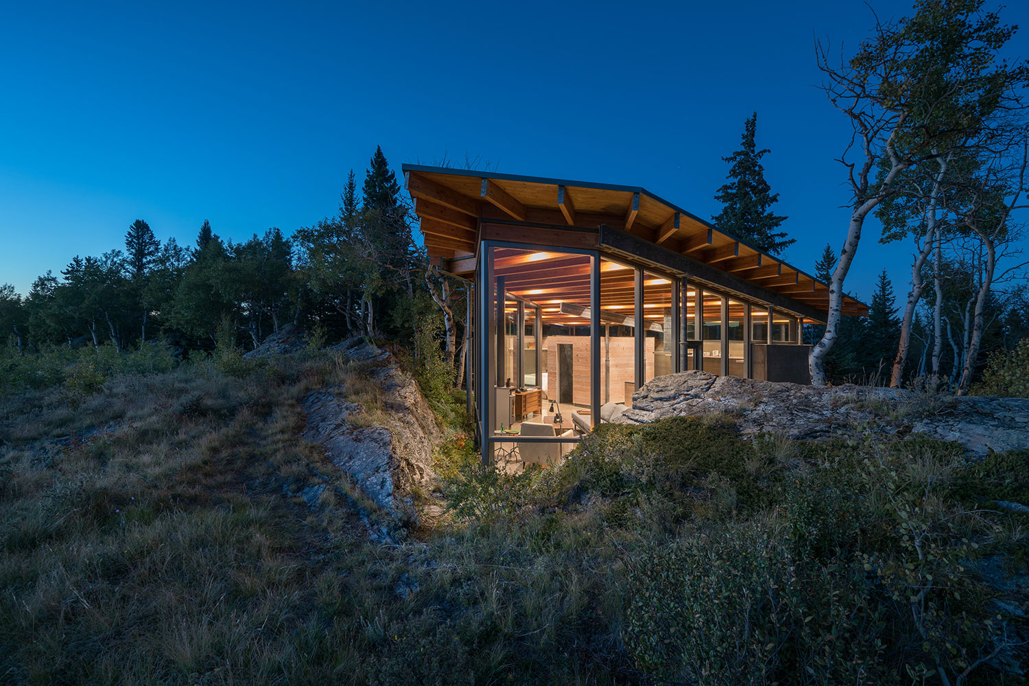 At Carraig Ridge, Ian MacGregor wanted to blend the design of the homes into the beauty of the environment – his personal home, the Rock House, is a testament to that vision.
Photos courtesy Bent René Synnevåg