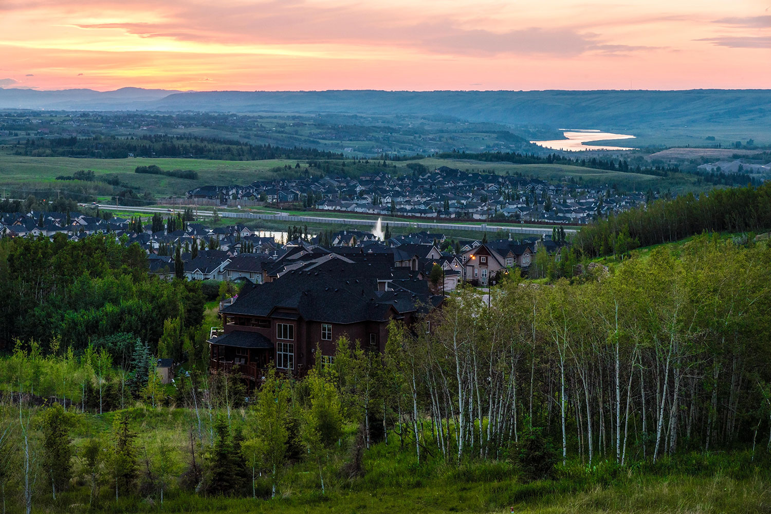 Estate homes in Crestmont View offer stunning views of the river valley, aspen forests and the mountains.
Courtesy Qualico Communities