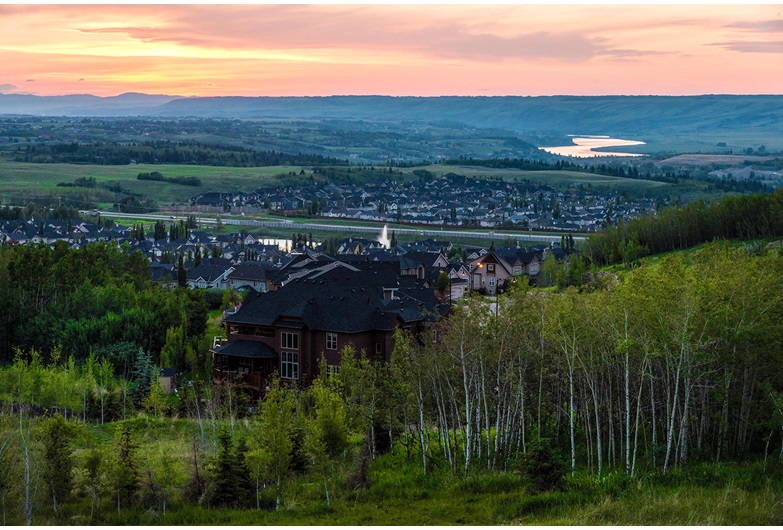 Estate homes in Crestmont View offer stunning views of the river valley, aspen forests and the mountains.
Courtesy Qualico Communities