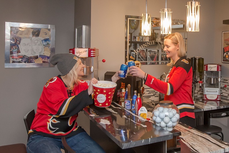 At this unique open house, actors will be playing the role of bakers in the kitchen, sports fans in the basement and even someone enjoying a bubble bath in the home’s oversized tub.
Cody Stuart / CREB®Now