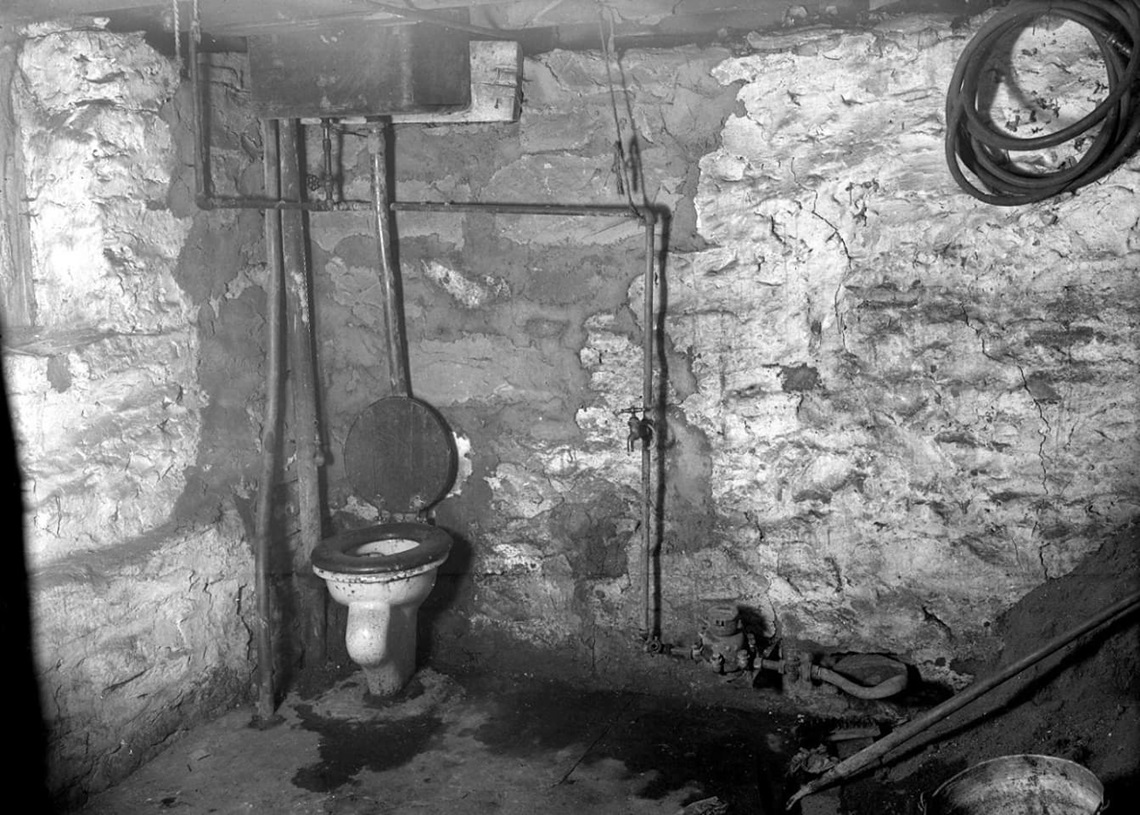 According to Twitter user @OddPittsburgh, this "Pittsburgh Potty" photo dates back to 1922.